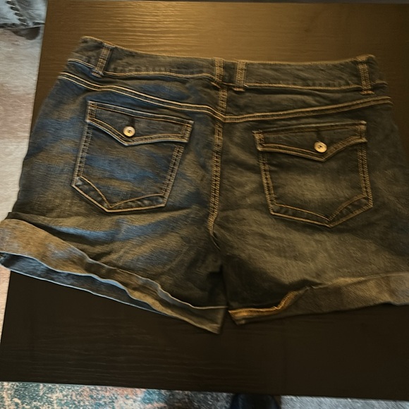Faded Glory Denim Women's Shorts with cuffs - Picture 2 of 8